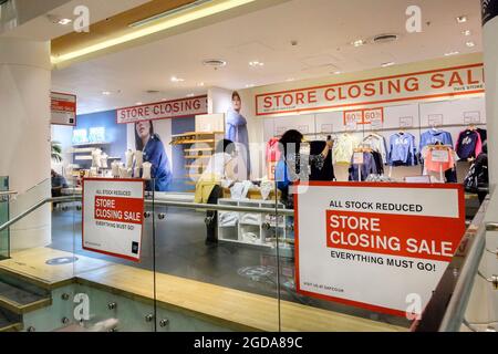 Vente finale au magasin phare GAP d'Oxford Street, Londres. Le détaillant de vêtements ferme ses 81 magasins au Royaume-Uni. Banque D'Images