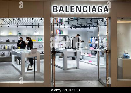 Hong Kong, Chine. 07e août 2021. Magasin de luxe espagnol de marque de mode Balenciaga à Hong Kong. (Photo de Budrul Chukrut/SOPA Images/Sipa USA) crédit: SIPA USA/Alay Live News Banque D'Images