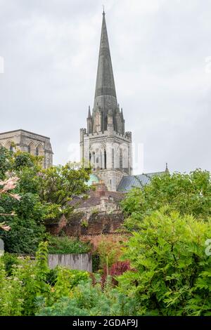 Vue sur la spire Chichester Cathedral West Sussex England Banque D'Images