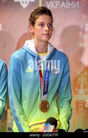 KIEV REGION, UKRAINE - 12 AOÛT 2021 - Yaroslava Mahuchikh qui a remporté la médaille de bronze dans le saut en hauteur des femmes aux Jeux Olympiques d'été de Tokyo 2020 est pictur Banque D'Images