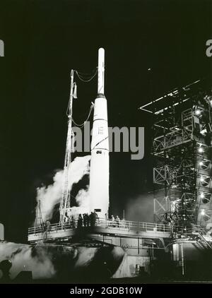 Pionnier I avant le lancement à Eastern Test Range à ce qui est maintenant Kennedy Space Center. Pioneer I lancé le 11 octobre 1958 Banque D'Images