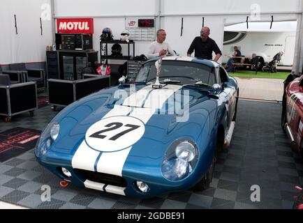 Le coupé AC Cobra Daytona de Roy Alderslade et Andrew Jordan, avec le troisième trophée, gagné dans le Trophée International pour les voitures classiques avant 66 Banque D'Images