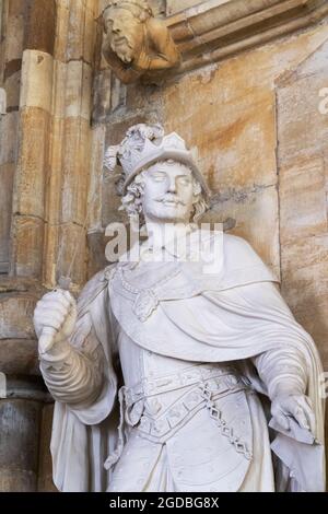 Statue du roi Athelstan, ou Aethelstan, roi des Anglo-Saxons et de l'Angleterre, AD 927-939, à Beverley Minster ou Cathédrale, Beverley Yorkshire UK Banque D'Images