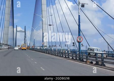 HOWRAH, BENGALE-OCCIDENTAL , INDE - 8 JUILLET 2018 : Vidyasagar Setu (pont) au-dessus du Gange, 2e pont Hooghly. Relie Howrah et Kolkata, le taxi le plus long Banque D'Images