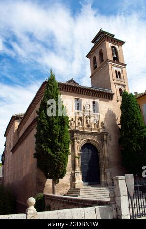 Espagne, l'ancienne ville de Grenade, en Andalousie. Vue sur l'église Saint Gil et Saint Ana. Construit sur le site d'une ancienne mosquée. Le minaret est Banque D'Images