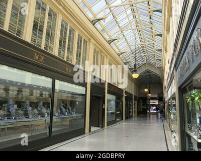 Le quartier des bijoux de Glasgow est concentré dans l'Argyll Arcade, une passerelle couverte qui relie Buchanan St à Argyle Street; photo intérieure. Banque D'Images