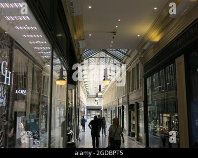 Le quartier des bijoux de Glasgow est concentré dans l'Argyll Arcade, une passerelle couverte qui relie Buchanan St à Argyle Street; photo intérieure. Banque D'Images