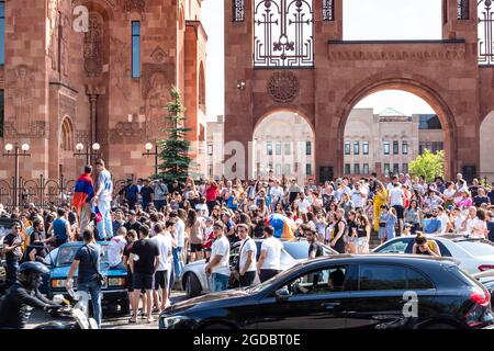 Moscou, Russie - 11 juillet 2021 : célébration des vacances de Vardavar près du complexe des temples arméniens, rue Trifonovskaya, dans la ville de Moscou. C'est le ressi Banque D'Images