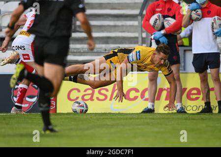 Greg Eden (23) de Castleford Tigers va essayer, le 8/12/2021. (Photo de Craig Thomas/News Images/Sipa USA) crédit: SIPA USA/Alay Live News Banque D'Images