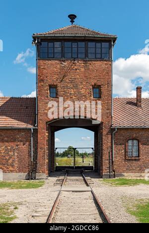 Porte du camp de concentration Auschwitz II-Birkenau, Oswiecim, Pologne Banque D'Images
