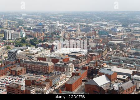 L'une des nombreuses vues sur le centre-ville de Leeds depuis le sommet du plus haut bâtiment du Yorkshire, « Altus House » Banque D'Images