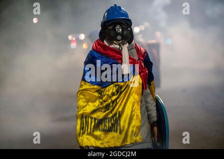 Bogota, Colombie. 11 août 2021. Manifestations de personnes à capuchon à la défense de la ville de Tibabuyes Wetland Suba, dans la ville de Bogota. (Credit image: © Daniel Garzon Herazo/ZUMA Press Wire) Banque D'Images