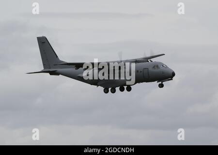 96-6046, une CASA CN-235-300 exploitée par le 427e Escadron des opérations spéciales, une unité secrète de la United States Air Force, arrivant à l'aéroport international de Prestwick à Ayrshire, en Écosse. Banque D'Images