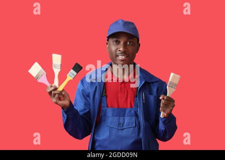 Décorateur afro-américain sur fond de couleur Banque D'Images