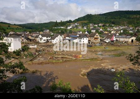 Schuld, Allemagne. 15 juillet 2021. La tempête a durement frappé Schuld (district d'Ahrweiler). De nombreuses maisons ont été détruites par les inondations. (À dpa: "Déjà vraiment cloché" - mais encore désespoir dans la vallée de l'Ahr"). Crédit : Thomas Frey/dpa/Alay Live News Banque D'Images
