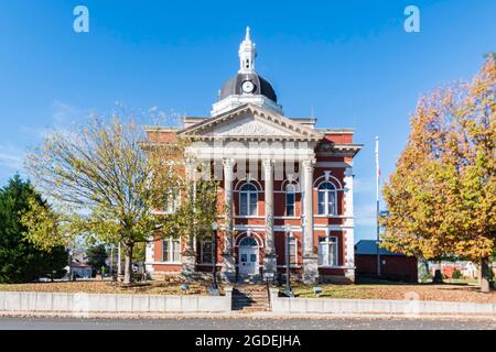 Greenville, Géorgie, États-Unis-nov 14, 2020: Palais de justice historique du comté de Meriweather construit en 1903-1904 lors d'une belle journée d'automne. Banque D'Images