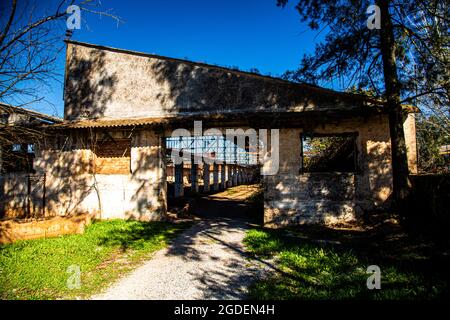 Entrepôts abandonnés de l'industrie minière à Cerro del Hierro Banque D'Images