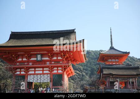 KYOTO - 31 décembre : les touristes visitent le temple de Kiyomizu le 31,2016 décembre à Kyoto, Japon. Banque D'Images