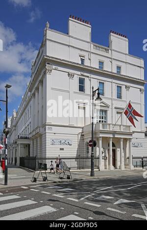 L'ambassade de Norweigan au Royaume-Uni sur Belgrave Square, Westminster, Londres. Coin de Belgrave place. Banque D'Images