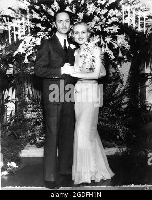 WILLIAM POWELL et CAROLE LOMBARD après leur mariage privé le soir du vendredi 26 juin 1931 à la maison de la mère de la mariée à Beverly Hills Los Angeles Banque D'Images