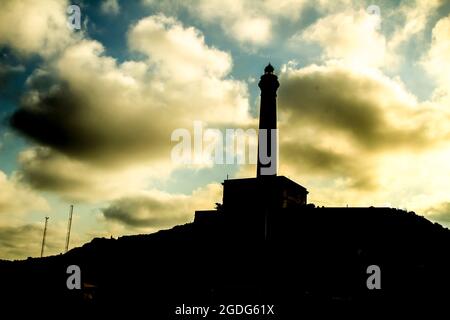 Silhouette néoclassique du phare de Cabo de Palos lors d'une journée ensoleillée d'été Banque D'Images