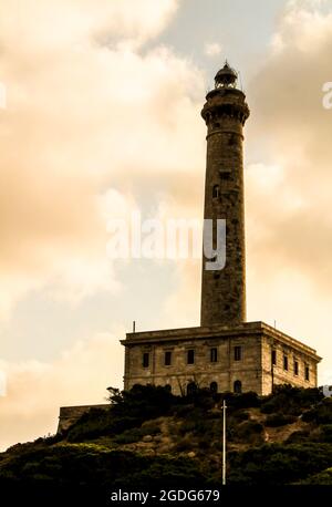 Phare néoclassique de Cabo de Palos, un jour ensoleillé d'été Banque D'Images