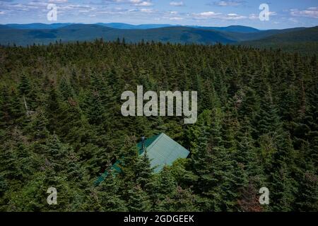 La tour de feu du lac Balsam, située à 3730 mètres dans les montagnes Catskill de Hardenburgh, New York, est l'une des cinq randonnées de surveillance des tours de feu. Banque D'Images