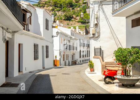 Ville pittoresque de Frigiliana située dans la région montagneuse de Malaga, Costa del sol, Andalousie, Espagne Banque D'Images