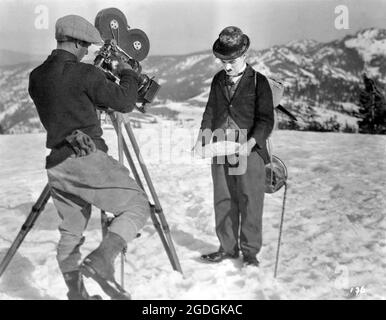 CHARLIE CHAPLIN dans L'OR RUSH (1925), réalisé par CHARLIE CHAPLIN. Crédit: ARTISTES UNIS / Album Banque D'Images