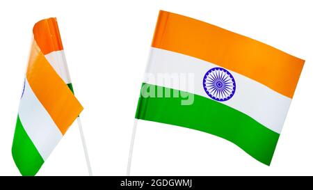 Drapeau national tricolore indien sur fond blanc. Jour de l'indépendance et jour de la République de l'Inde. Vol du drapeau indien de Tiranga vue rapprochée, 15 août nat Banque D'Images