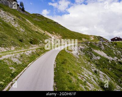 Haute route alpine en Autriche par une journée ensoleillée Banque D'Images