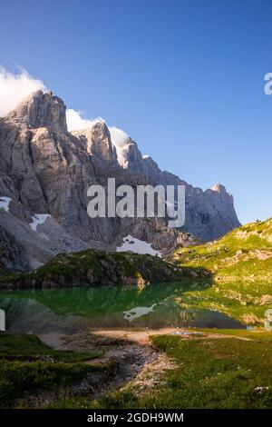 Dolomites de mon prospective. Une vue incroyable sur le mont 'Civetta', 'Pale di San Martino', 'Ssopiatto' et 'Ssolungo'. Banque D'Images