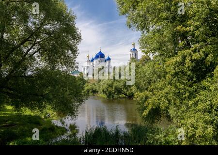 Un paysage russe typique. Couvent Saint-Bogolyoubsky. Bogolyubovo, région de Vladimir, Russie Banque D'Images