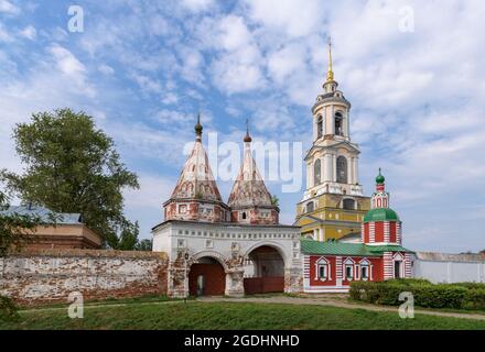 Porte Sainte dans le monastère de la déposition du Saint-Robe. Suzdal, Russie Banque D'Images