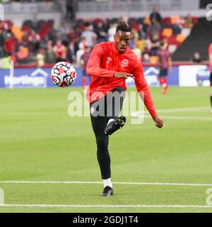 Londres, Royaume-Uni. 13 août 2021. Ivan Toney, de Brentford, se réchauffe lors du match de la Premier League entre Brentford et Arsenal au Brentford Community Stadium, Londres, Angleterre, le 13 août 2021. Photo de Ken Sparks. Utilisation éditoriale uniquement, licence requise pour une utilisation commerciale. Aucune utilisation dans les Paris, les jeux ou les publications d'un seul club/ligue/joueur. Crédit : UK Sports pics Ltd/Alay Live News Banque D'Images