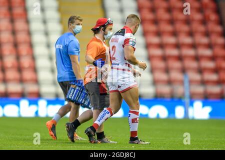 Leigh, Royaume-Uni. 13 août 2021. Matty Russell (2) de Leigh Centurion quitte le terrain après avoir subi une blessure à Leigh, au Royaume-Uni, le 8/13/2021. (Photo de Simon Whitehead/News Images/Sipa USA) crédit: SIPA USA/Alay Live News Banque D'Images