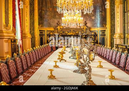 Salle à manger de style rococo dans les appartements Napoleon III au Musée du Louvre, Paris, France Banque D'Images