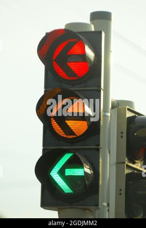 Feu vert pour les conducteurs qui tournent à gauche, Allemagne Banque D'Images