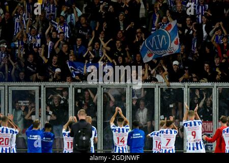 Deventer, pays-Bas. 13 août 2021. DEVENTER, PAYS-BAS - AOÛT 13: Supporters SC Heerenveen pendant le match néerlandais Eredivisie entre Vas-y Eagles et SC Heerenveen à l'Adelarshorst le 13 août 2021 à Deventer, pays-Bas (photo de Dennis Bresser/Orange Pictures) crédit: Orange pics BV/Alay Live News Banque D'Images