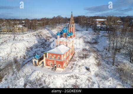 L'ancienne église de l'icône de la mère de Dieu de Kazan (Église rouge) le jour de janvier. Tutaev (Romanov-Borisoglebsk). Région de Yaroslavl, Russie Banque D'Images