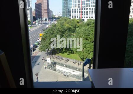 60e anniversaire de la construction du mur de Berlin - Leipziger Platz, Berlin, Allemagne - 13 août 2021. Banque D'Images