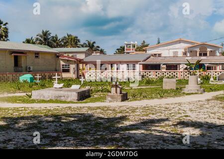 Petit cimetière dans le village de Caye Caulker, Belize Banque D'Images