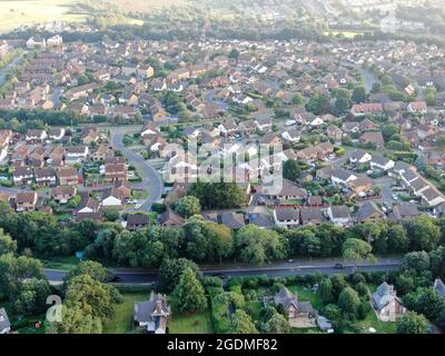 Une vue aérienne d'un développement suburbain typique de logements isolés modernes Banque D'Images