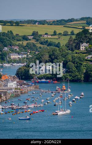 Vue sur Fowey et Fowey Harbour / estuaire / rivière - Fowey, Cornwall, Royaume-Uni. Banque D'Images