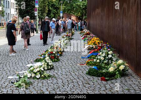 Mémorial du mur de Berlin, Mitte-Berlin, Allemagne. Les gens, la CITES et les pays se souviennent des victimes du mur de Berlin à l'occasion du 60e anniversaire de la construction Banque D'Images