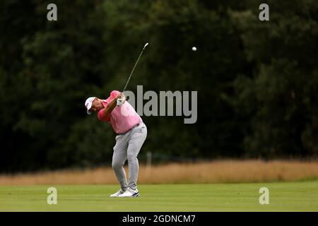 Daniel Van Tonder, d'Afrique du Sud, sur le 5ème trou au cours de la troisième journée du Cazoo Classic au London Golf Club à Ash, Kent. Date de la photo: Samedi 14 août 2021. Banque D'Images