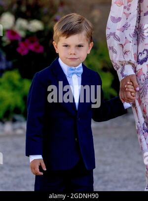 Stockholm, Suisse. 14 août 2021. Le Prince Oscar de la Suède part à la chapelle du Palais Drottningholm à Stockholm, le 14 août 2021, après le baptême du Prince Julian Herbert Folke, né le 26-03-2021 Credit: Albert Nieboer/Netherlands OUT/point de vue OUT/dpa/Alay Live News Banque D'Images