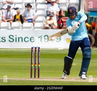 Chelmsford, Royaume-Uni. 14 août 2021. CHELMSFORD ANGLETERRE - AOÛT 14 : Josh Rymell d'Essex pendant la coupe d'une journée du Royal London entre Essex Eagles et Yorkshire Vikings au terrain du comté de Cloudfm le 14 août 2021 à Chelmsford, Angleterre crédit : action Foto Sport/Alay Live News Banque D'Images