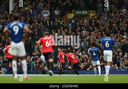 Adam Armstrong (au centre), de Southampton, célèbre le premier but de son équipe lors du match de la Premier League à Goodison Park, Liverpool. Date de la photo: Samedi 14 août 2021. Banque D'Images