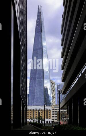 Vue sur le Shard depuis le nord de la Tamise. Banque D'Images